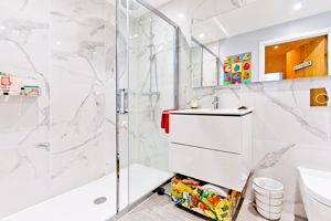 Family Shower Room- click for photo gallery